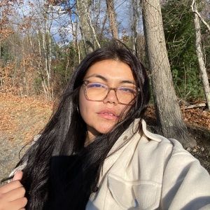 Meet your Posher, Monique